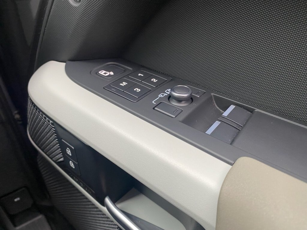 Used Land Rover Defender 2021 for sale - 77328118: Photo 8