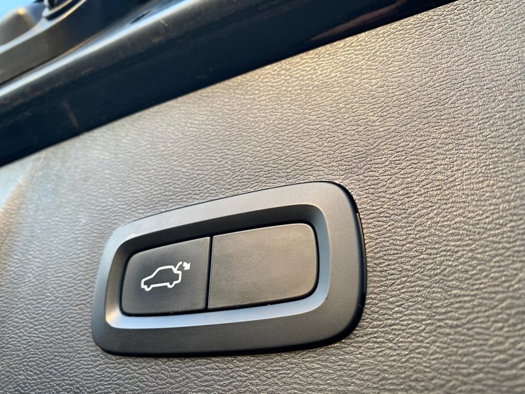 Used Volvo XC40 2019 for sale - 77631882: Photo 32