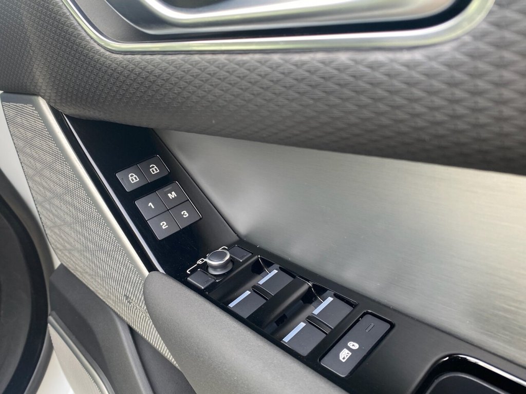 Used Land Rover Range Rover Velar 2022 for sale - 76454161: Photo 9