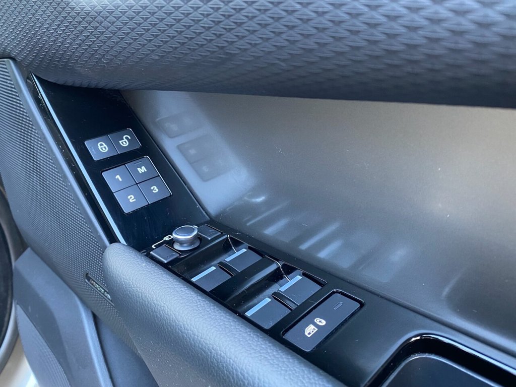 Used Land Rover Range Rover Velar 2018 for sale - 76966192: Photo 8