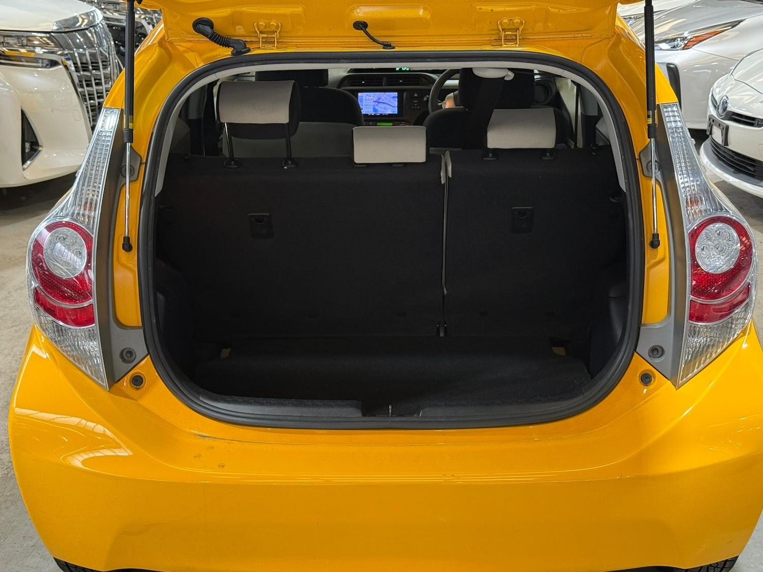 Used Toyota Aqua for sale - 77849099: Photo 16