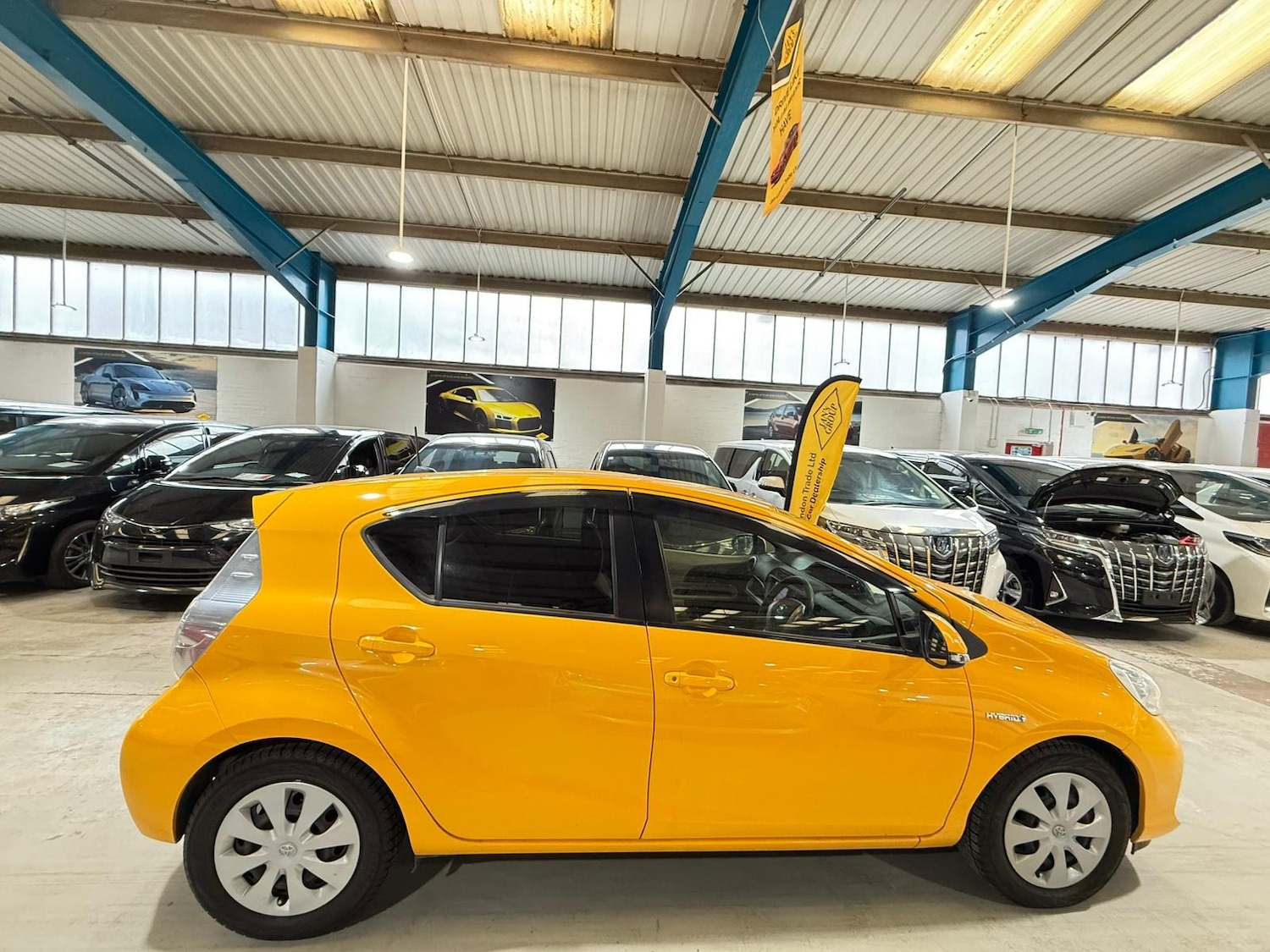 Used Toyota Aqua for sale - 77849099: Photo 2