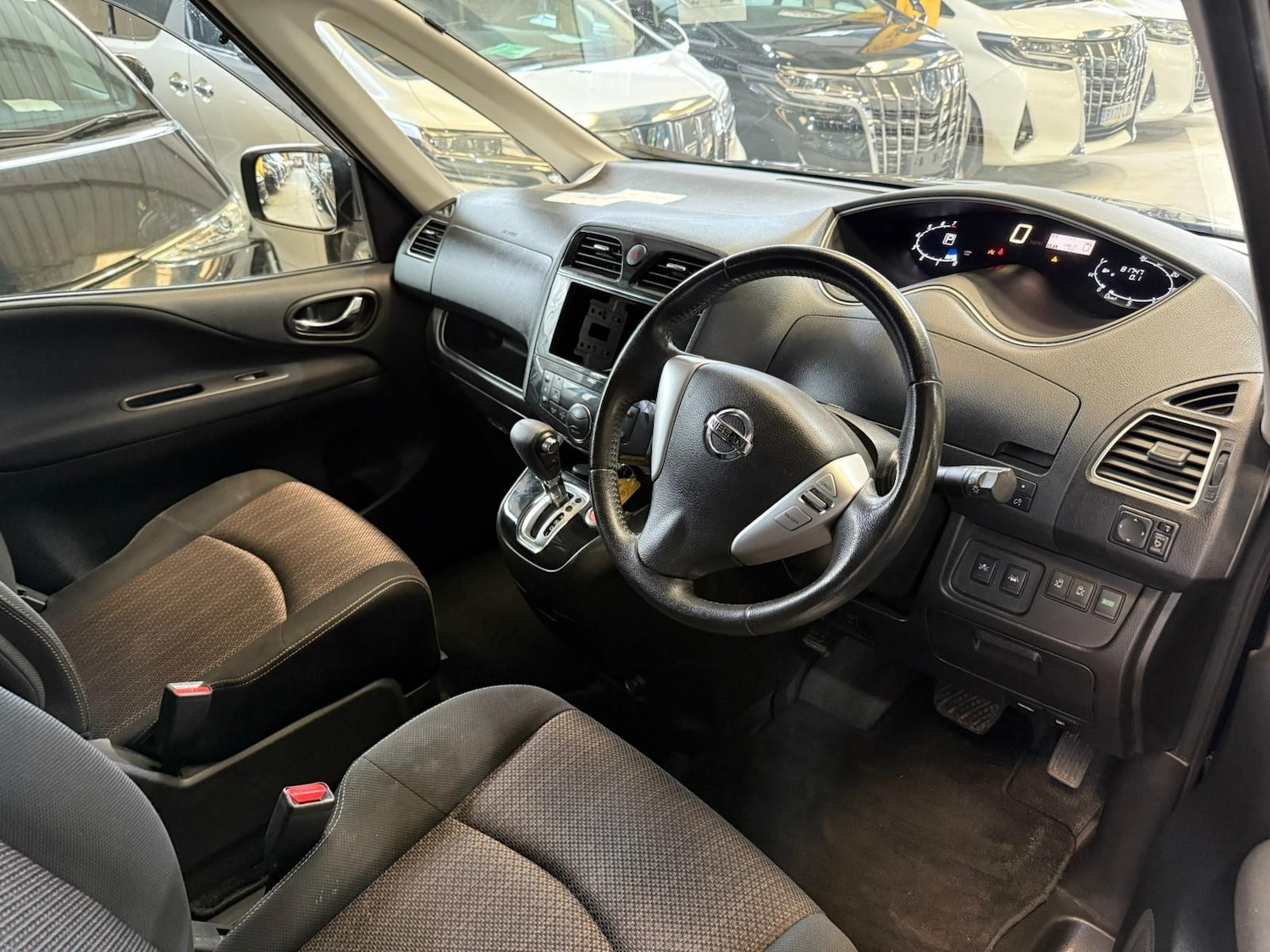 Used Nissan Serena for sale - 77897434: Photo 11