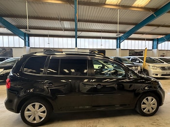 Used Volkswagen Touran 2012 for sale - 75543400: Photo