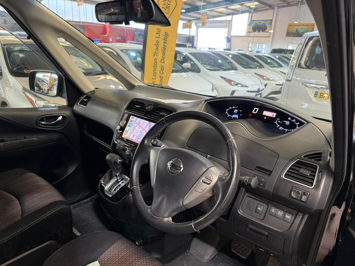 Used Nissan Serena for sale - 77701474: Photo 11