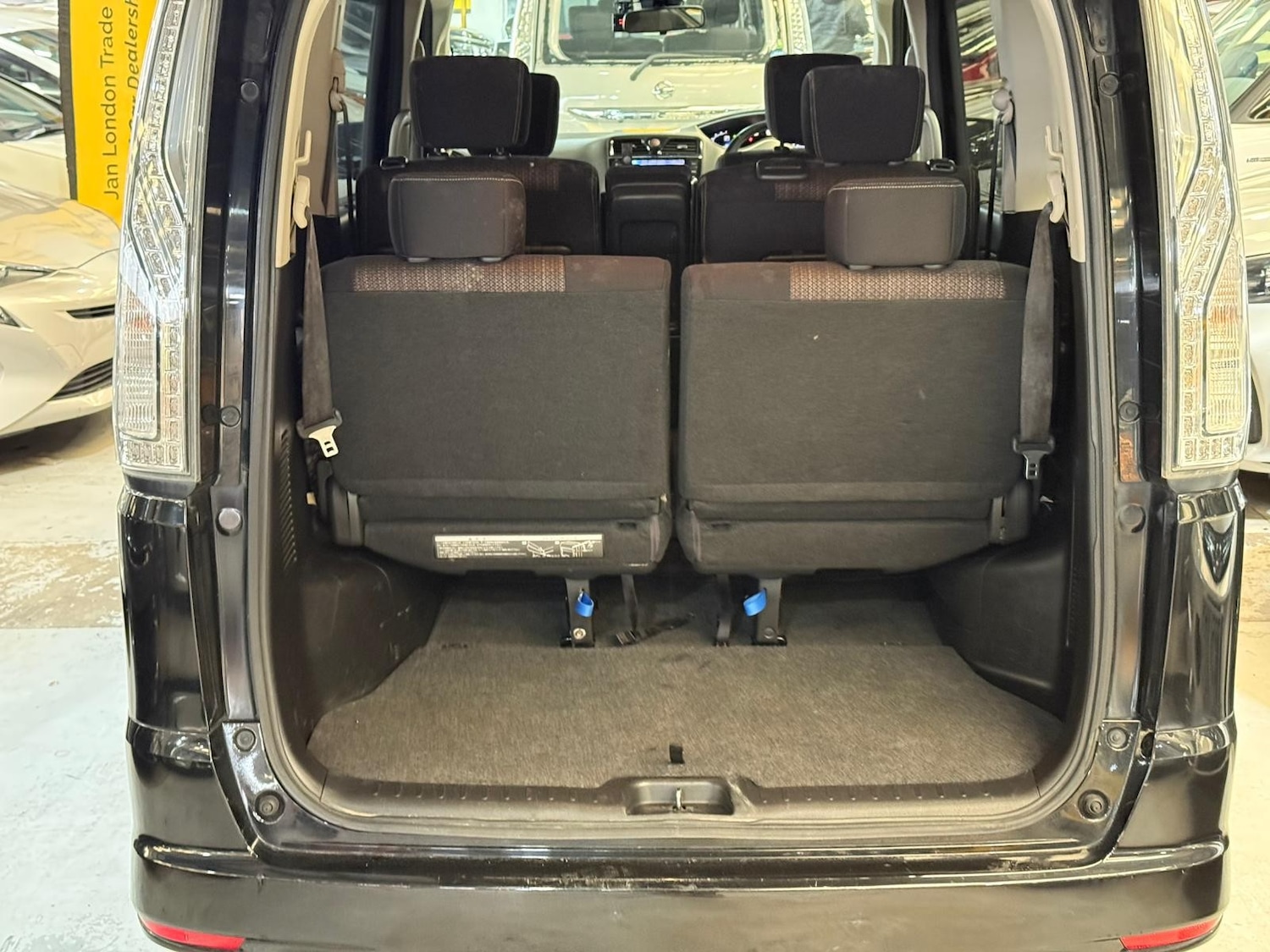 Used Nissan Serena for sale - 77701474: Photo 17