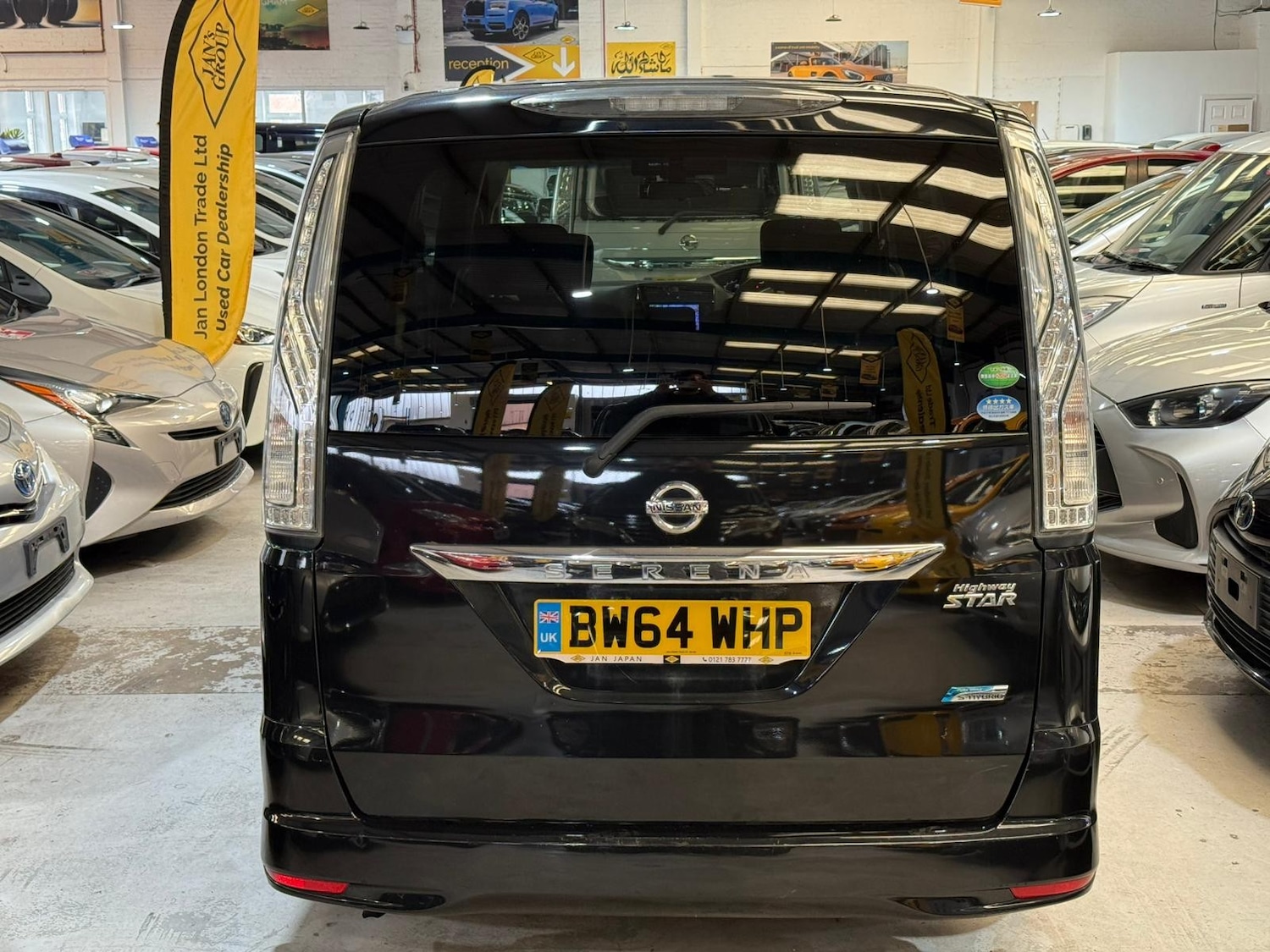 Used Nissan Serena for sale - 77701474: Photo 4