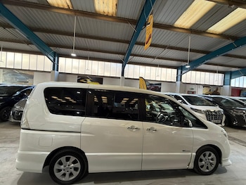 Used Nissan Serena 2013 for sale - 77052187: Photo