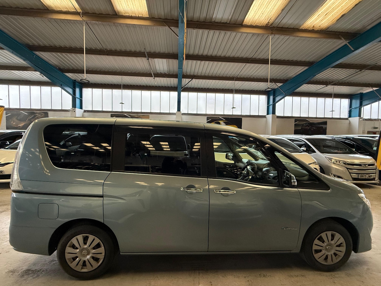 Used Nissan Serena 2025 for sale - 75970194: Photo 2