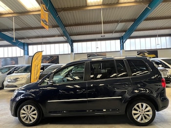 Used Volkswagen Touran 2011 for sale - 74964519: Photo