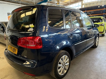 Used Volkswagen Touran 2011 for sale - 74682841: Photo