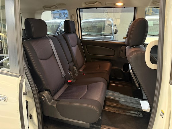 Used Nissan Serena for sale - 76217646: Photo 14