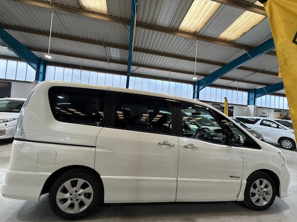 Used Nissan Serena for sale - 76217646: Photo 2