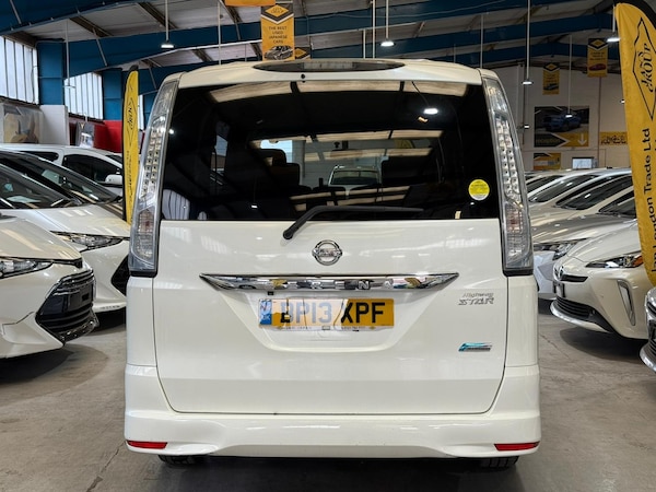 Used Nissan Serena for sale - 76217646: Photo 4