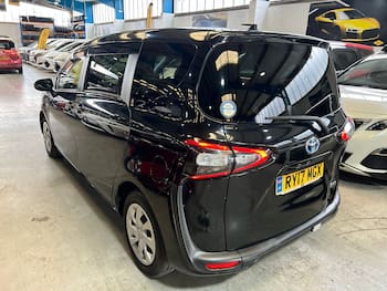 Used Toyota Sienta 2017 for sale - 79680576: Photo
