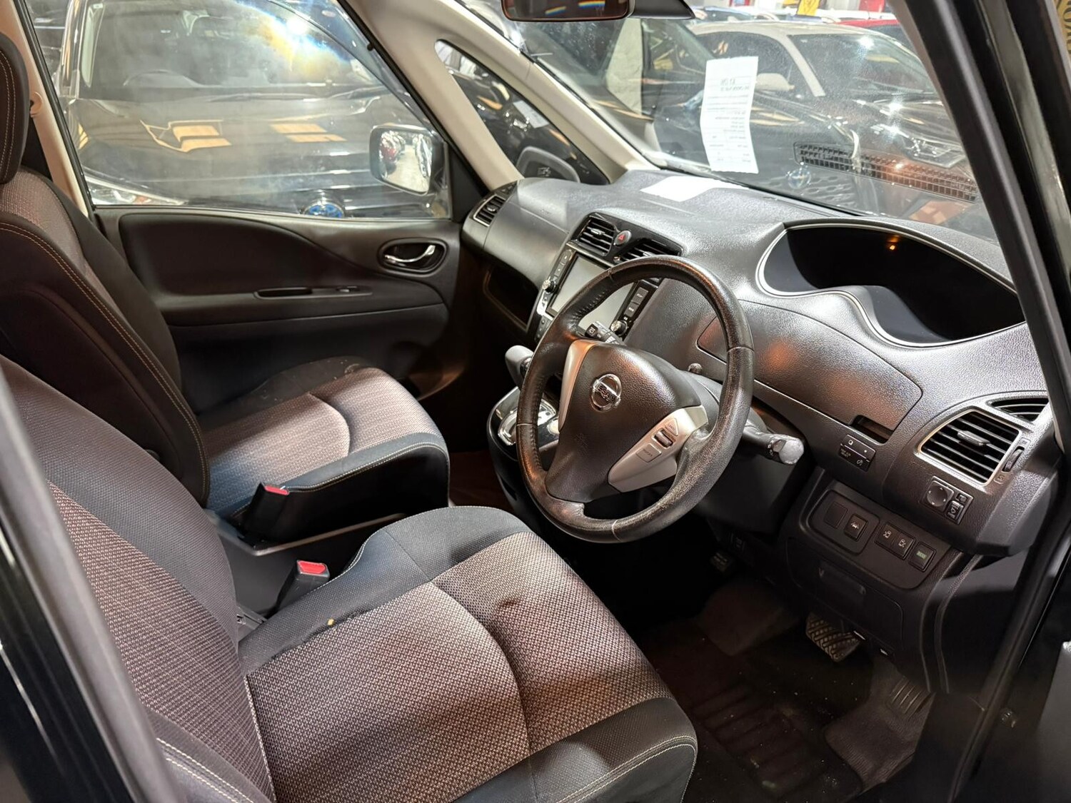 Used Nissan Serena for sale - 77563662: Photo 11