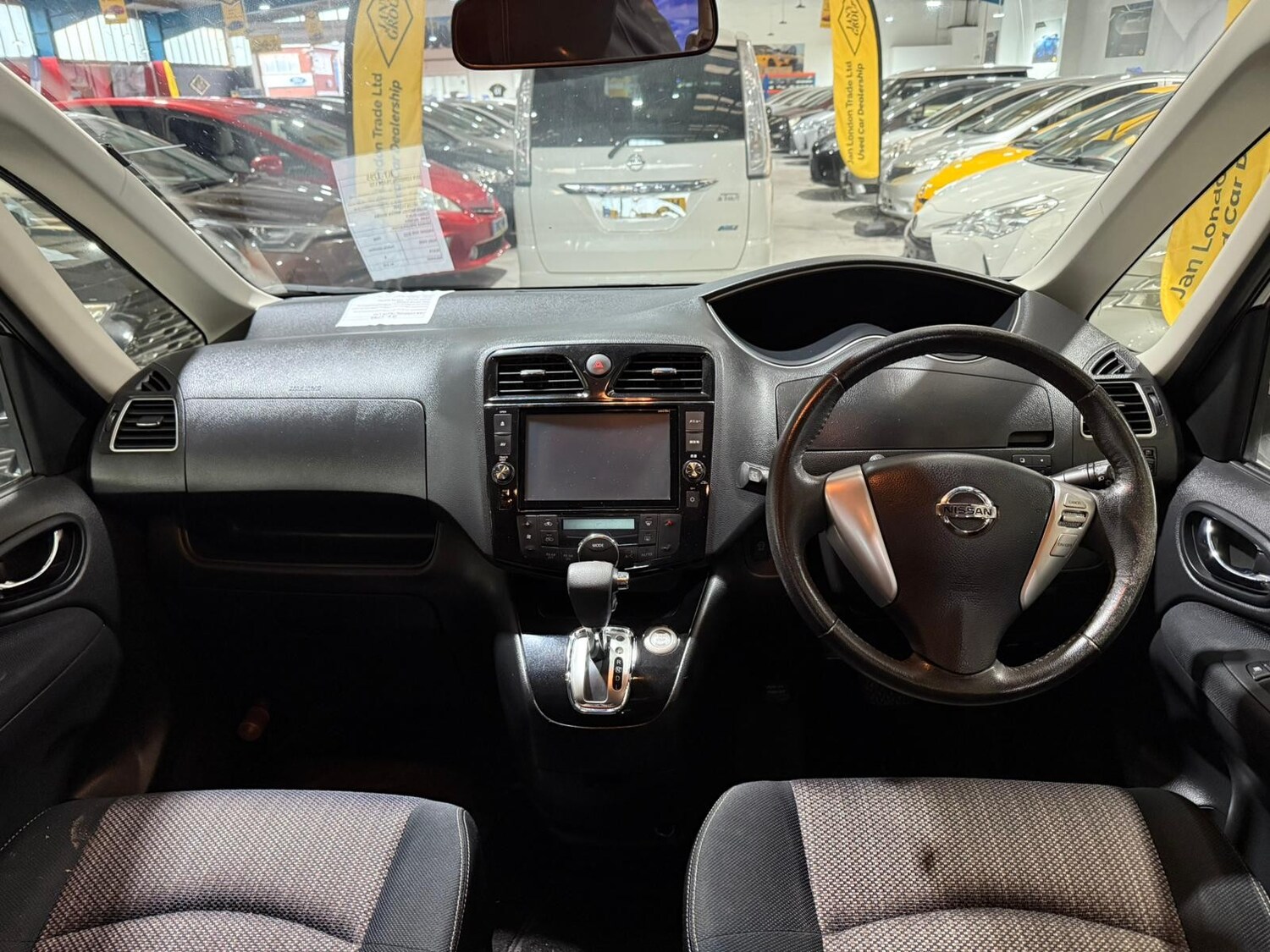 Used Nissan Serena for sale - 77563662: Photo 12