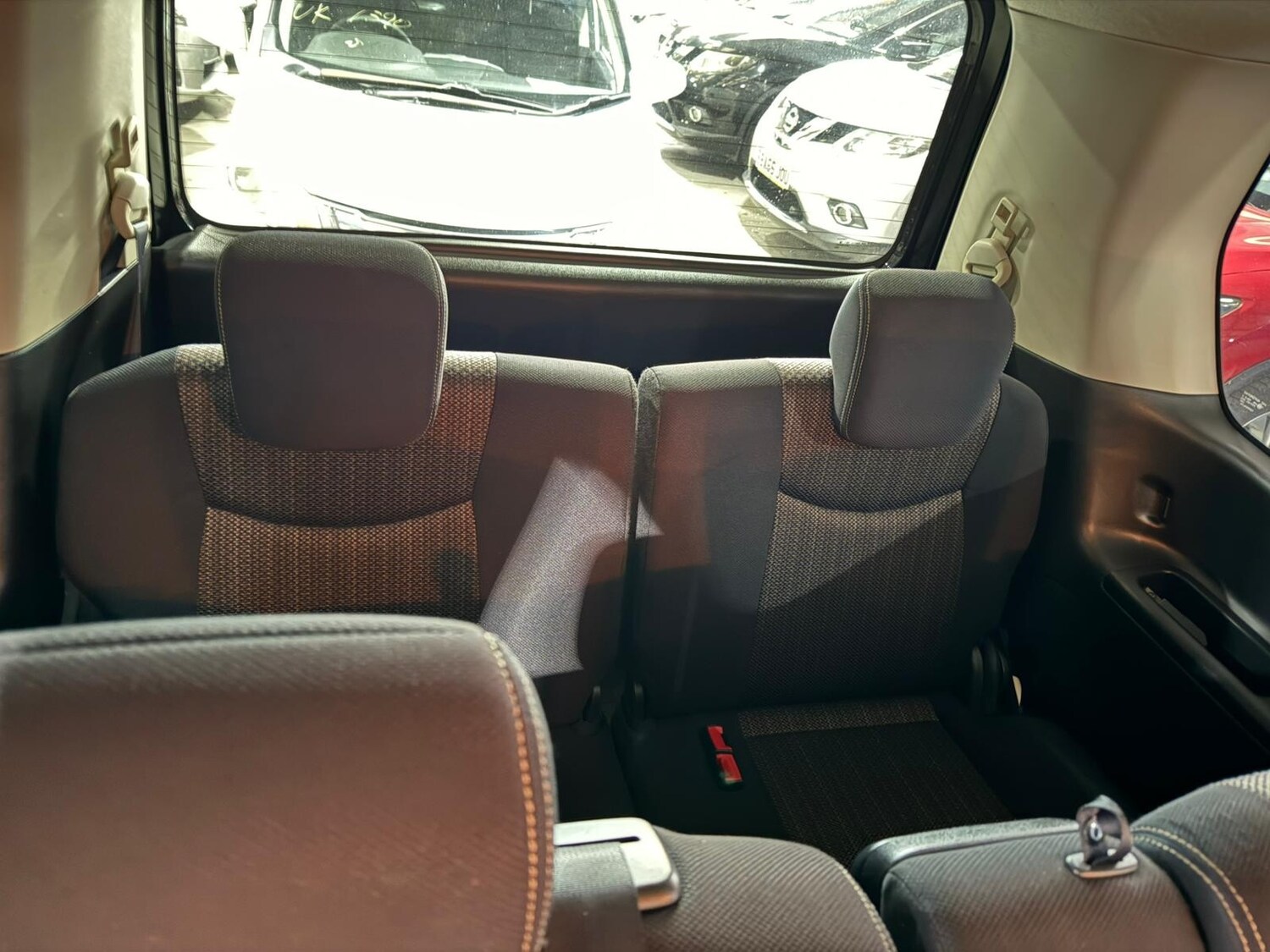 Used Nissan Serena for sale - 77563662: Photo 16