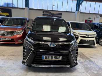 1 790 CC TOYOTA VOXY HYBRID