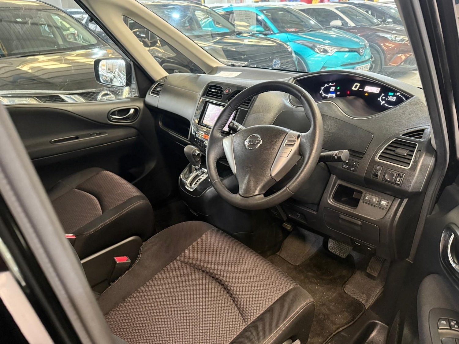 Used Nissan Serena for sale - 76739365: Photo 12