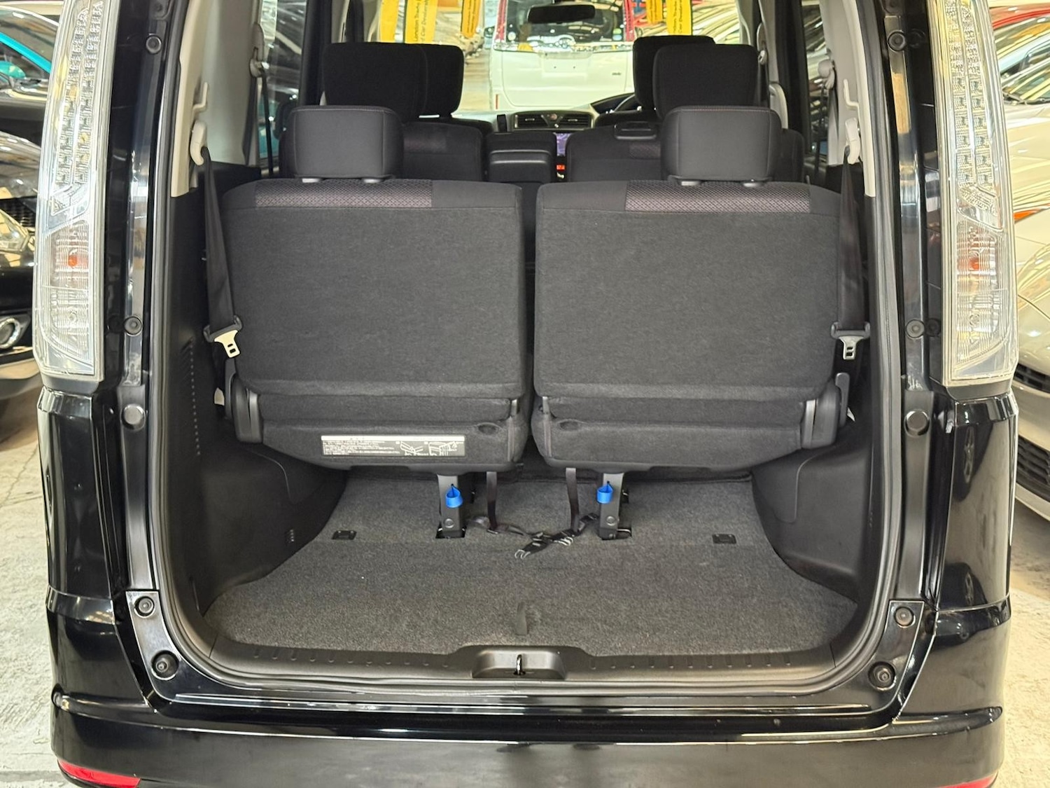 Used Nissan Serena for sale - 76739365: Photo 19