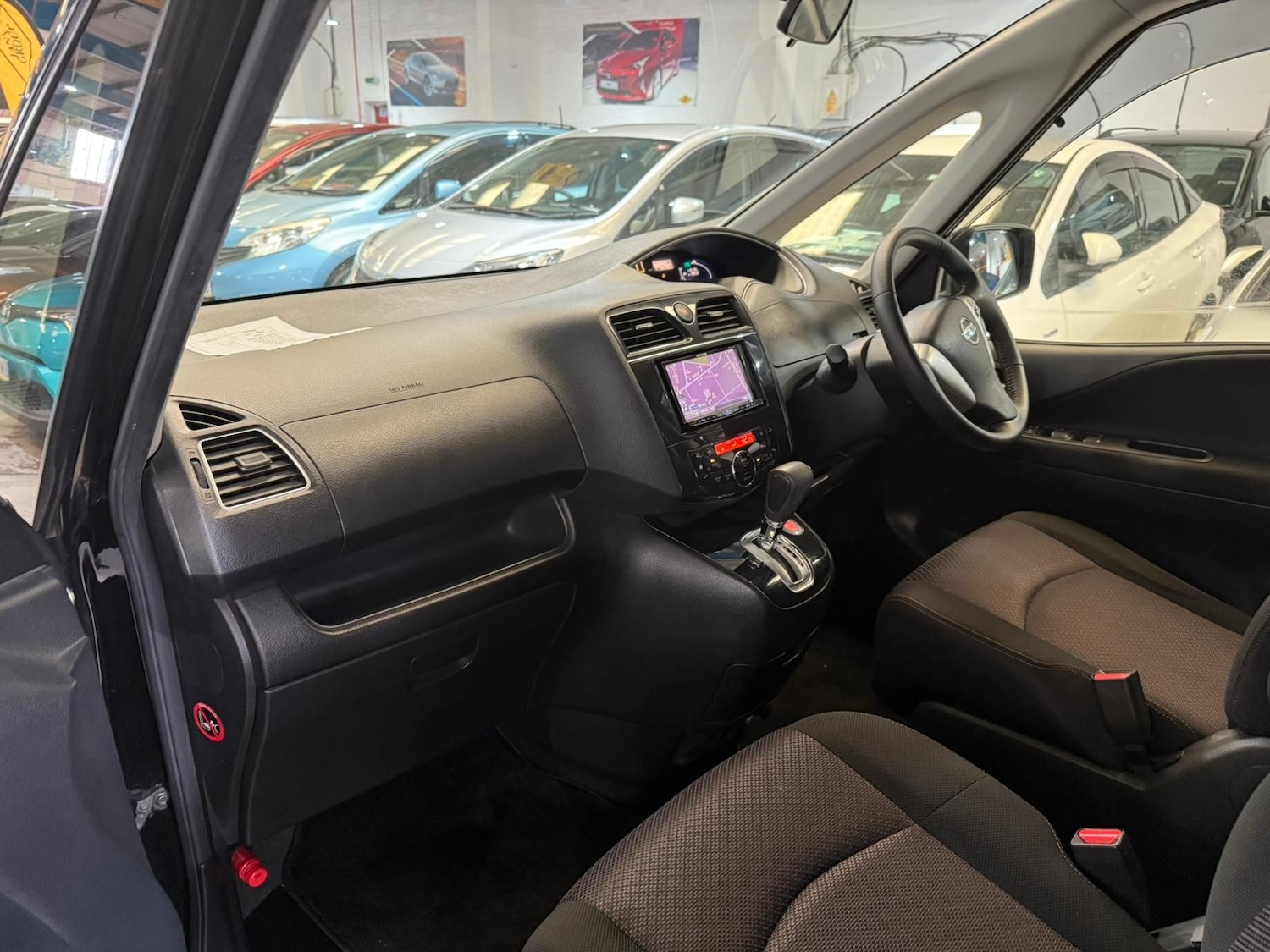 Used Nissan Serena for sale - 76739365: Photo 22