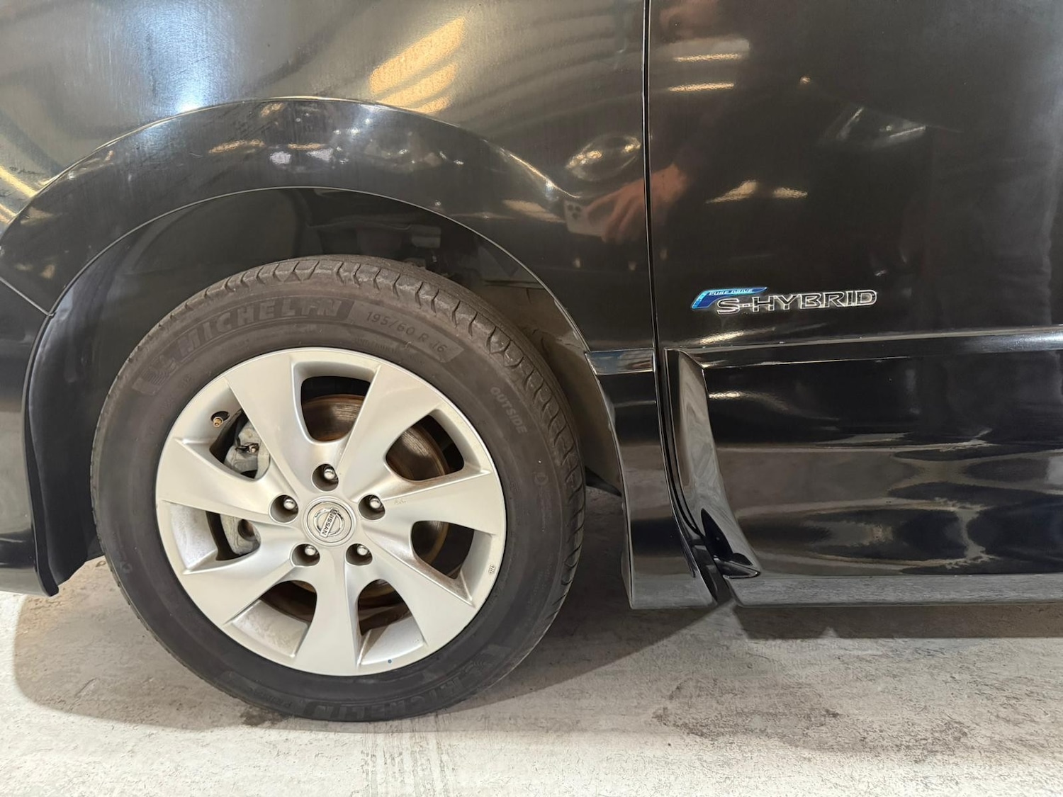 Used Nissan Serena for sale - 76739365: Photo 34