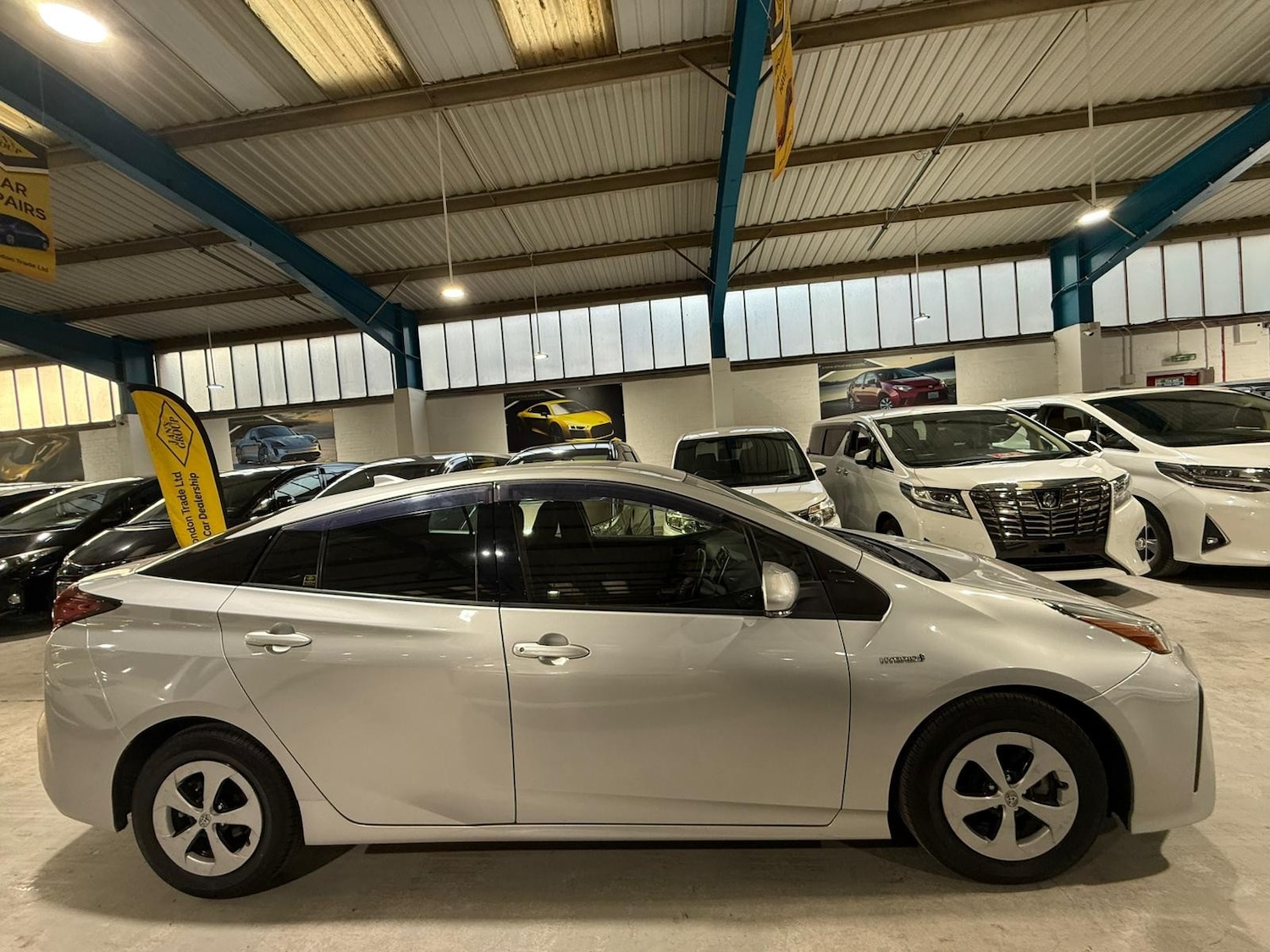 Used Toyota Prius for sale - 76704604: Photo 2