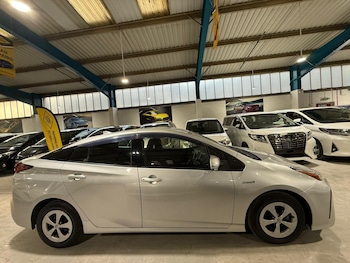 Used Toyota Prius 2020 for sale - 76704604: Photo