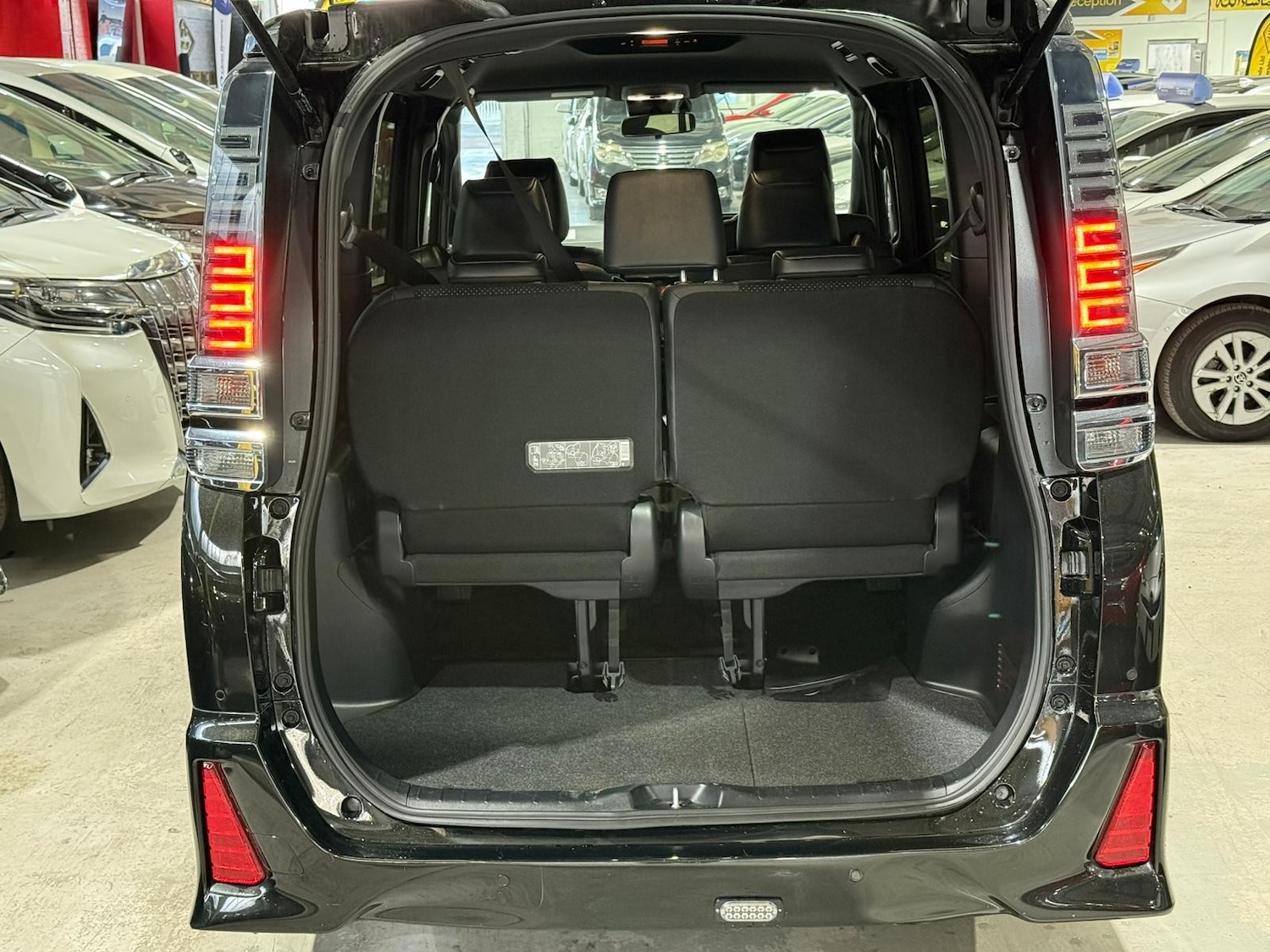 Used Toyota Voxy for sale - 77897421: Photo 17