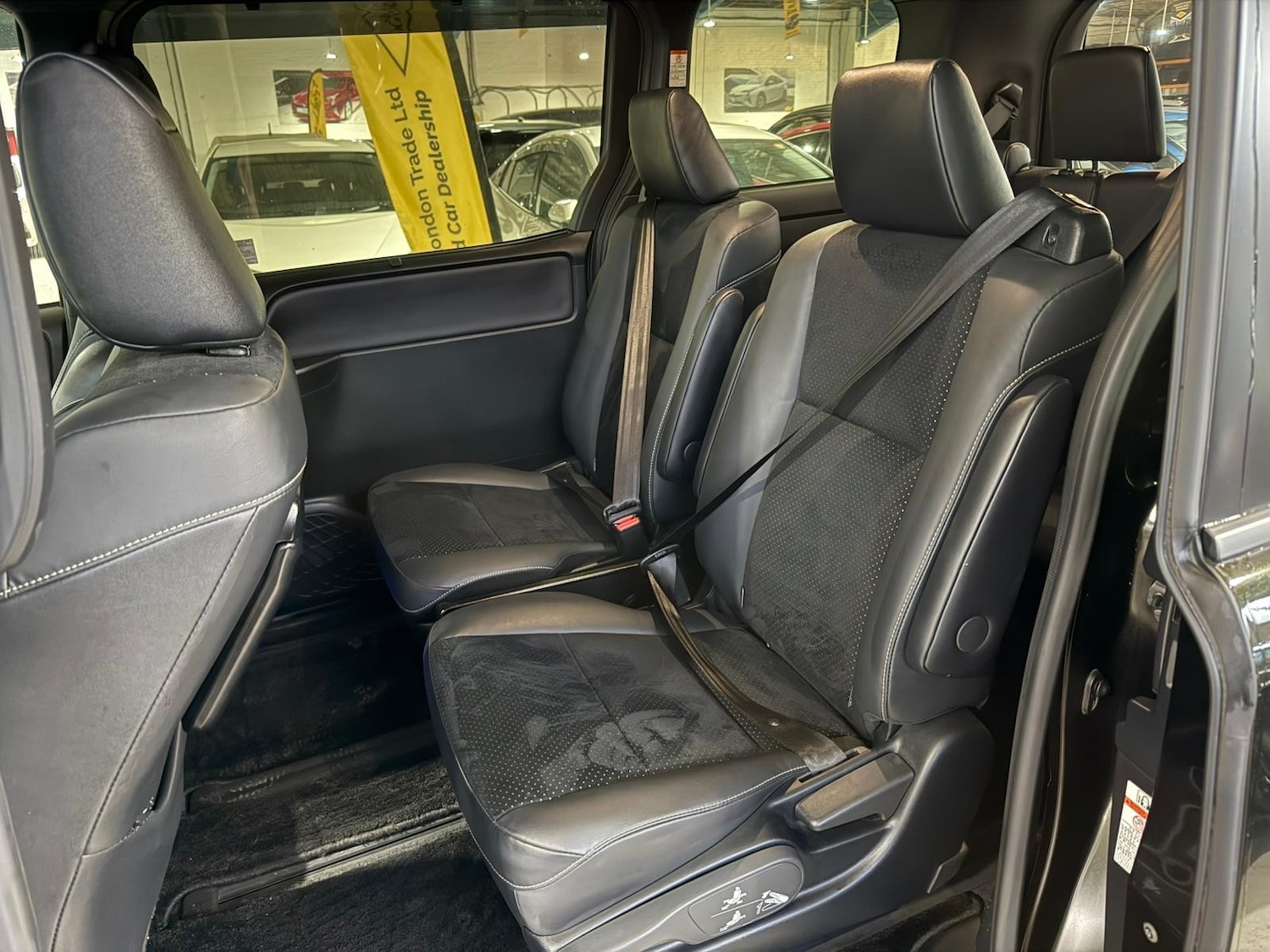 Used Toyota Voxy for sale - 77897421: Photo 18