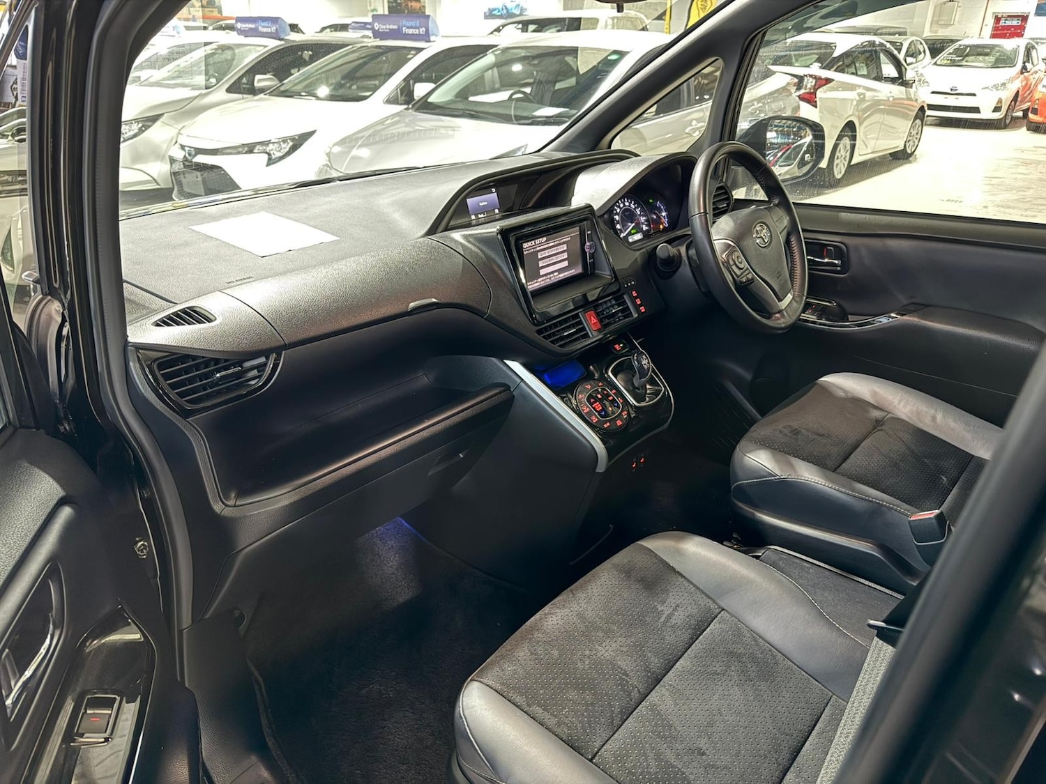 Used Toyota Voxy for sale - 77897421: Photo 19