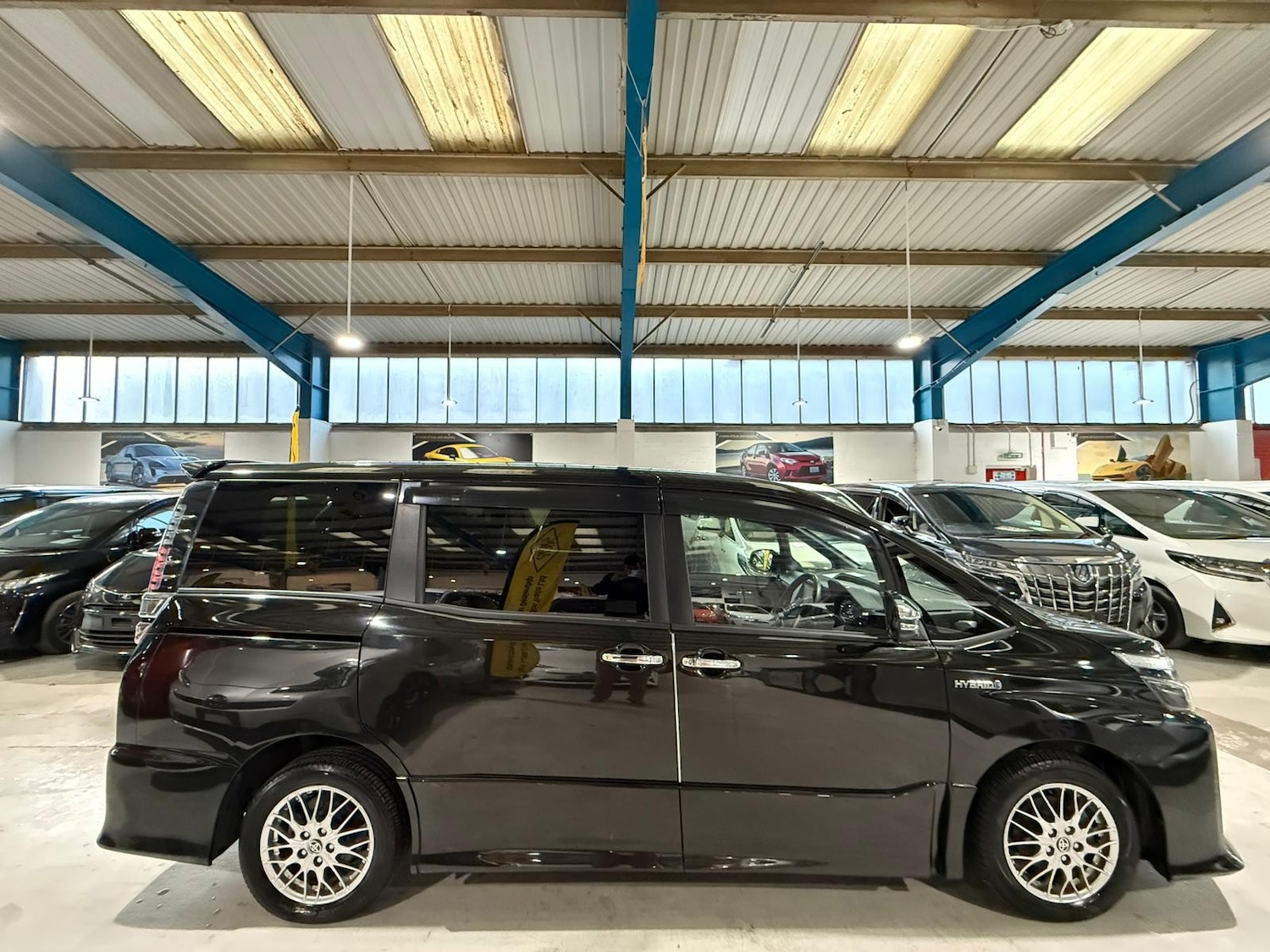 Used Toyota Voxy for sale - 77897421: Photo 2