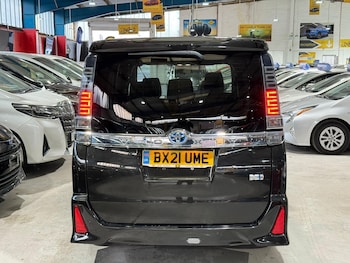 Used Toyota Voxy 2021 for sale - 77897421: Photo