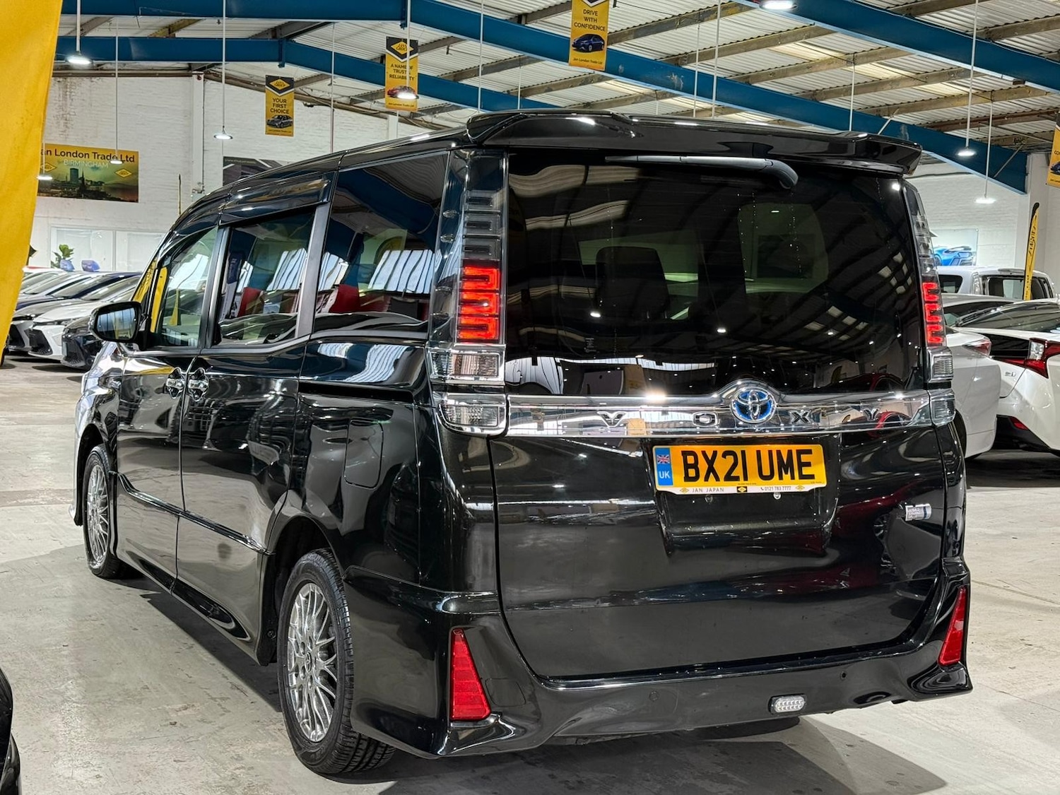 Used Toyota Voxy for sale - 77897421: Photo 6