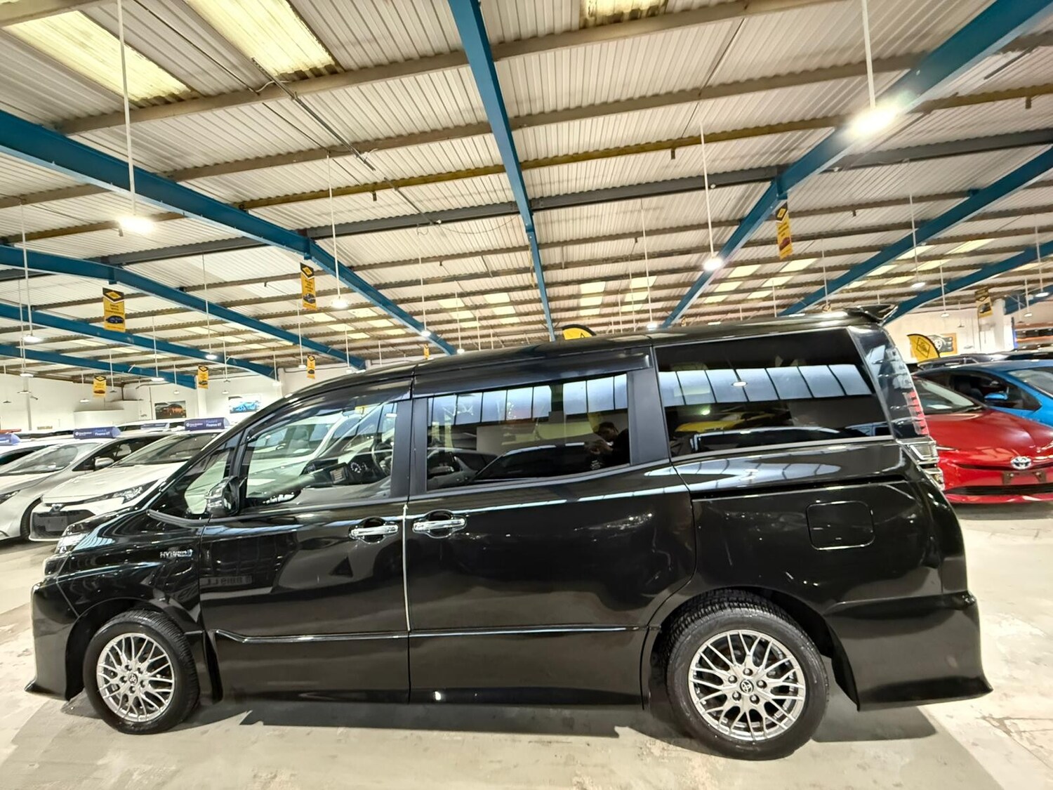 Used Toyota Voxy for sale - 77897421: Photo 7