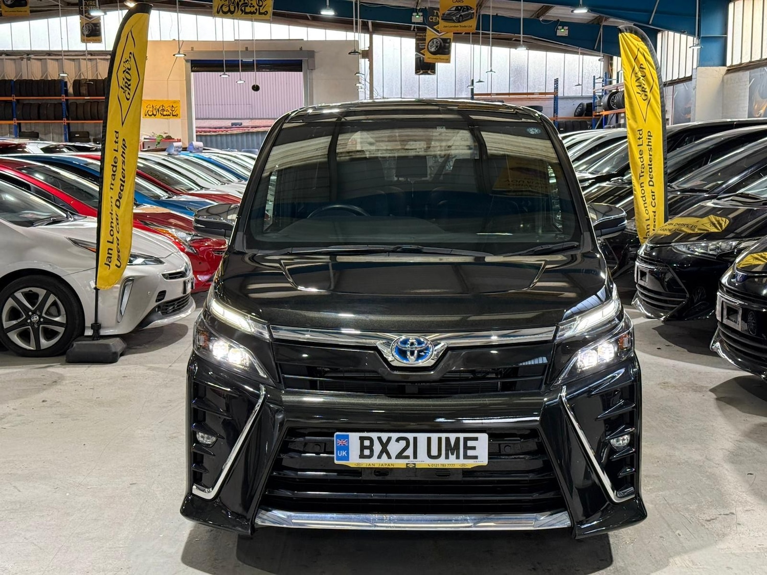 Used Toyota Voxy for sale - 77897421: Photo 9