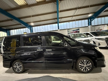 Used Nissan Serena 2016 for sale - 77052702: Photo