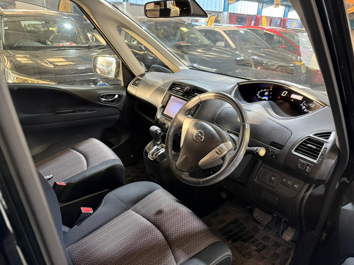 Used Nissan Serena for sale - 77654063: Photo 11