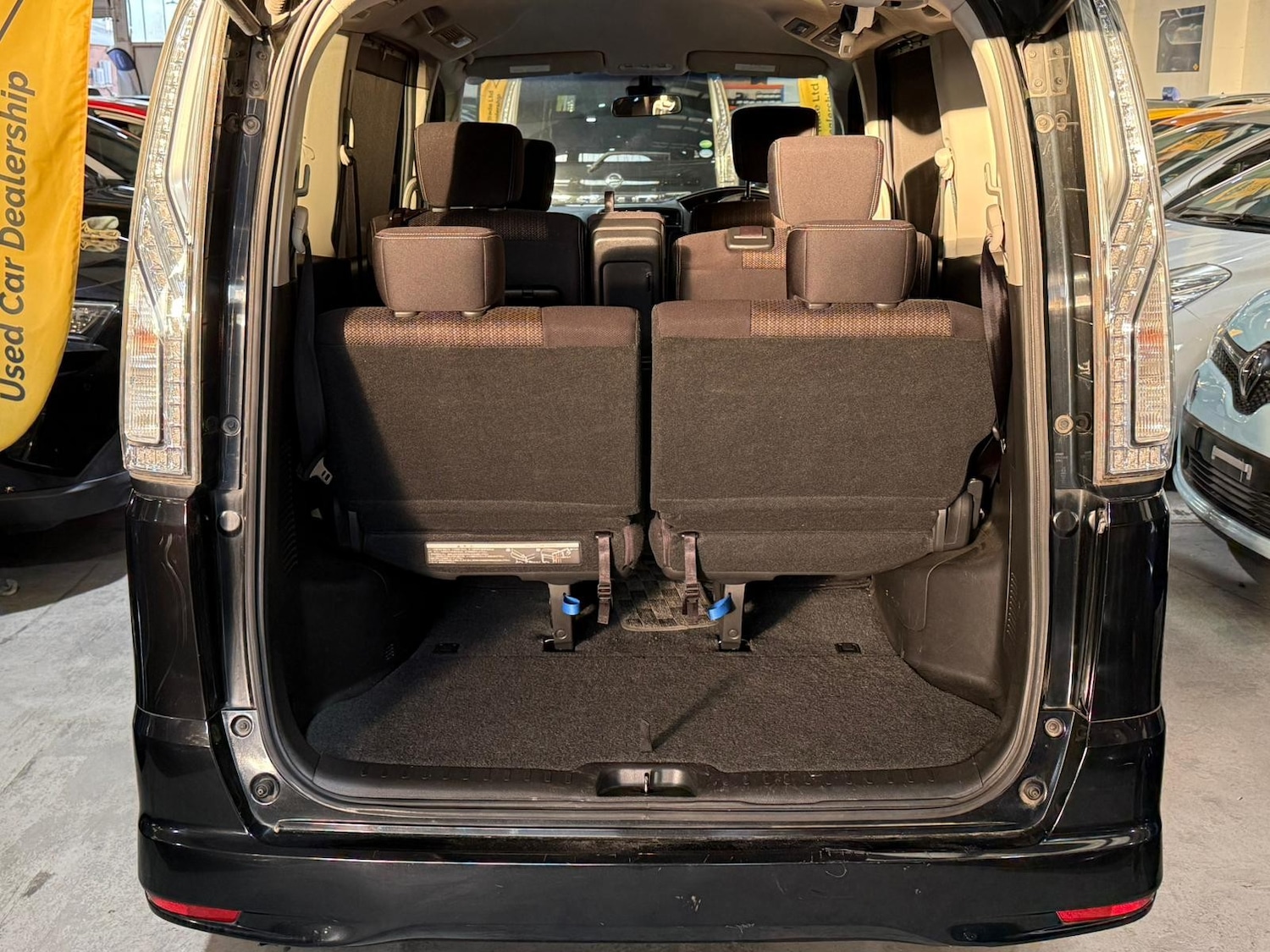 Used Nissan Serena for sale - 77654063: Photo 17