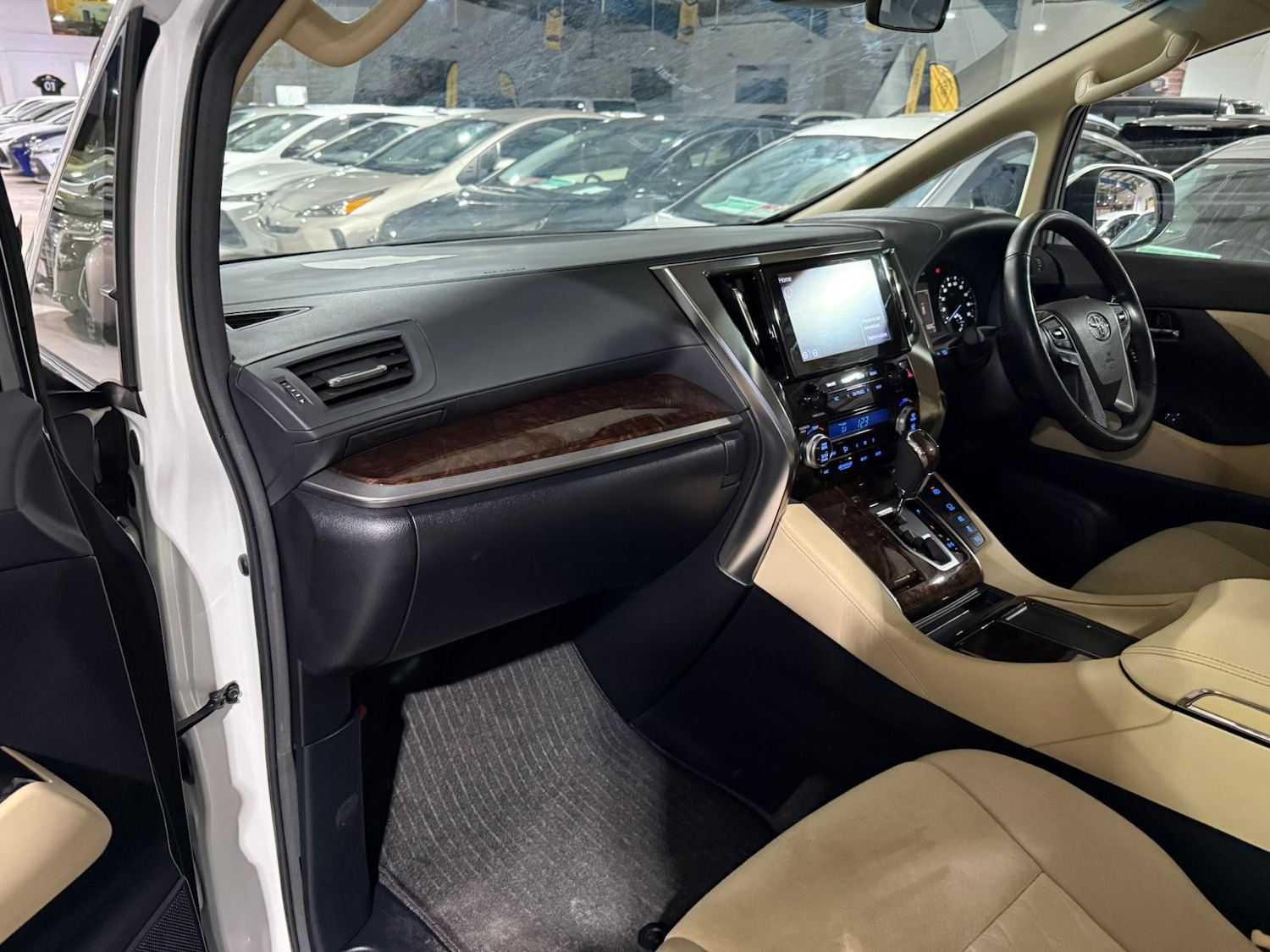 Used Toyota Alphard for sale - 76978004: Photo 24