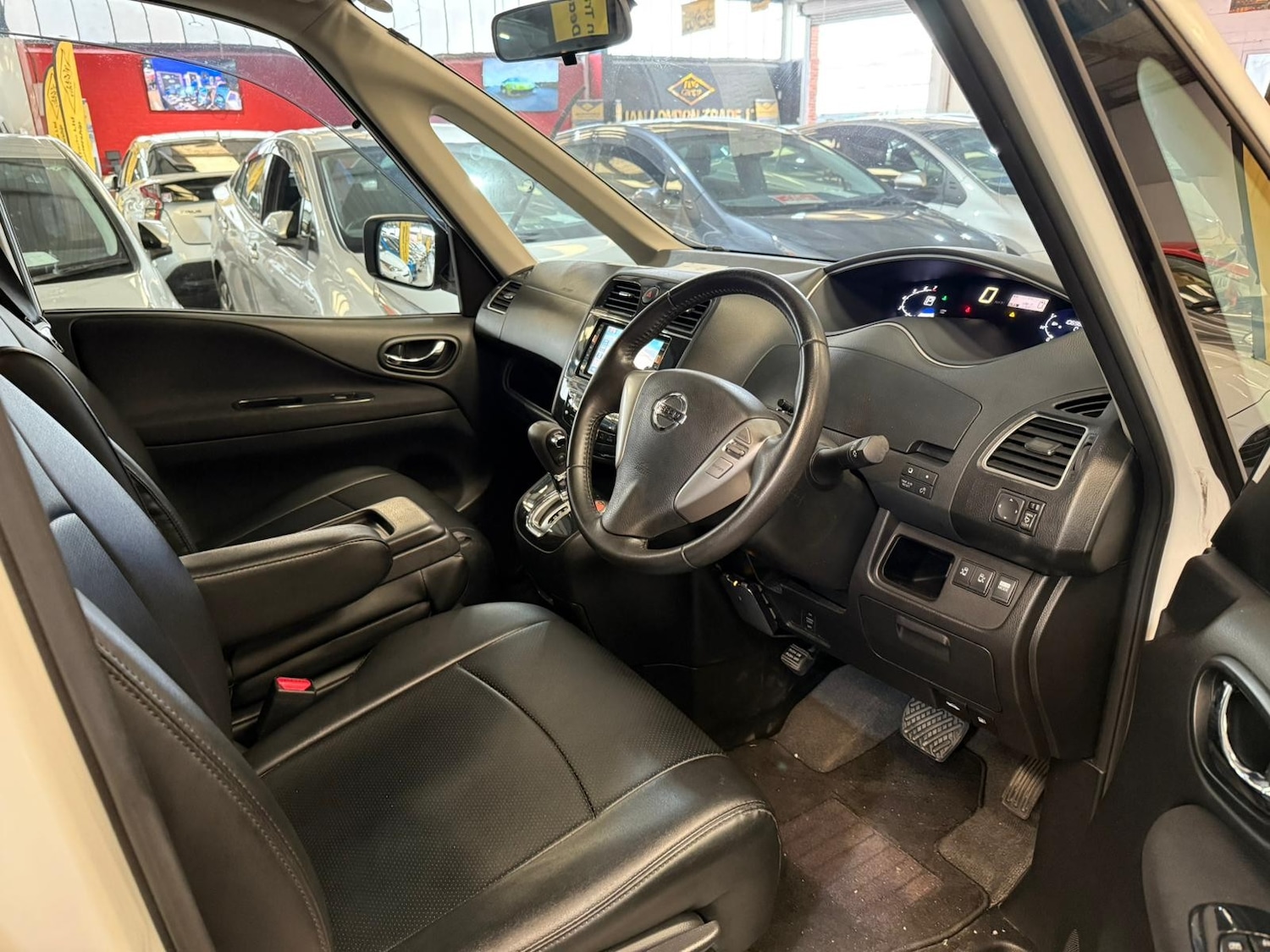 Used Nissan Serena for sale - 76724070: Photo 12