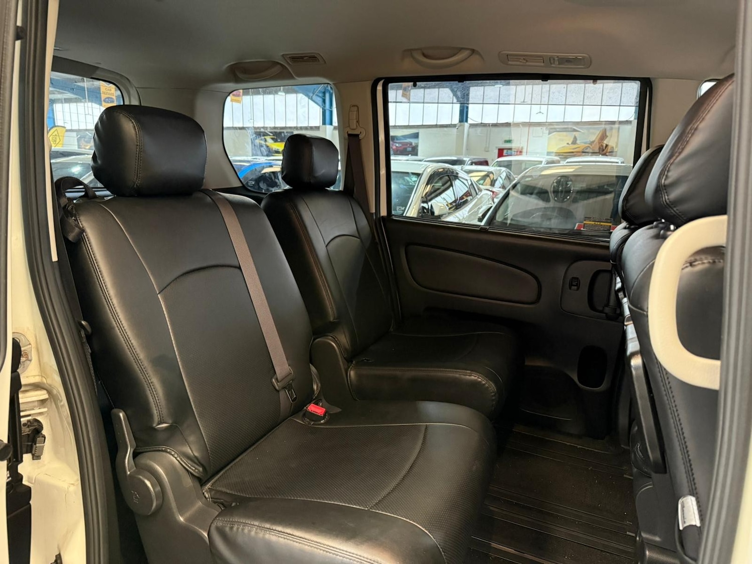 Used Nissan Serena for sale - 76724070: Photo 15