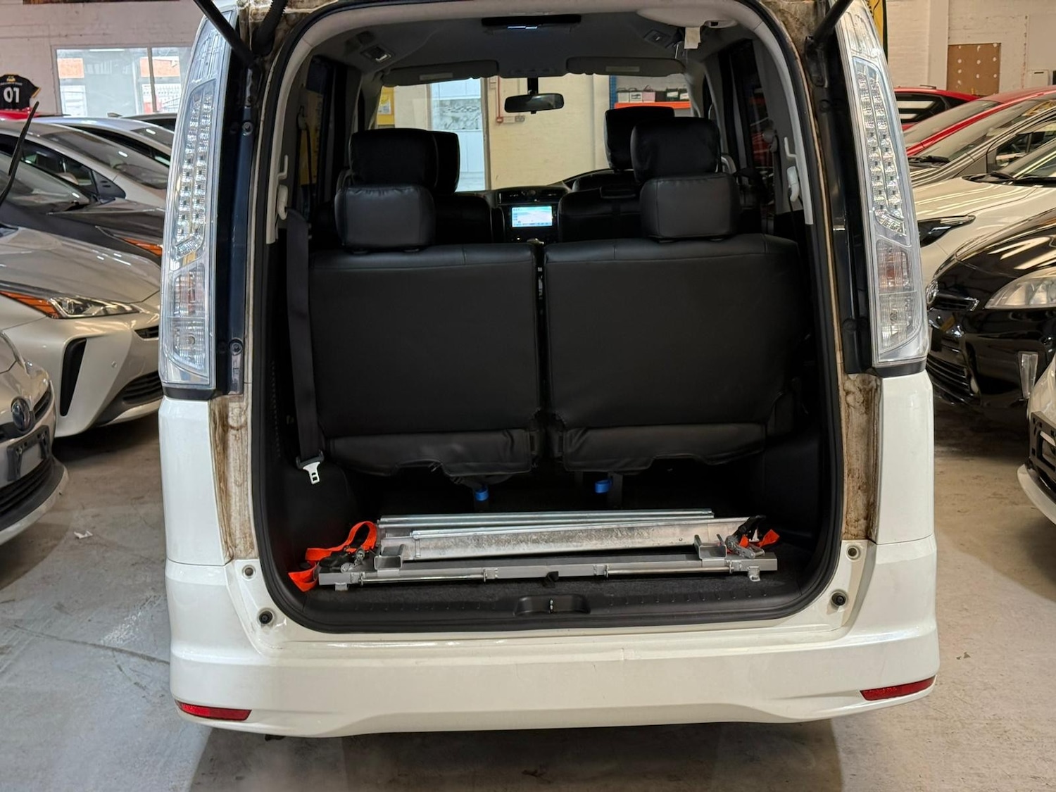 Used Nissan Serena for sale - 76724070: Photo 18