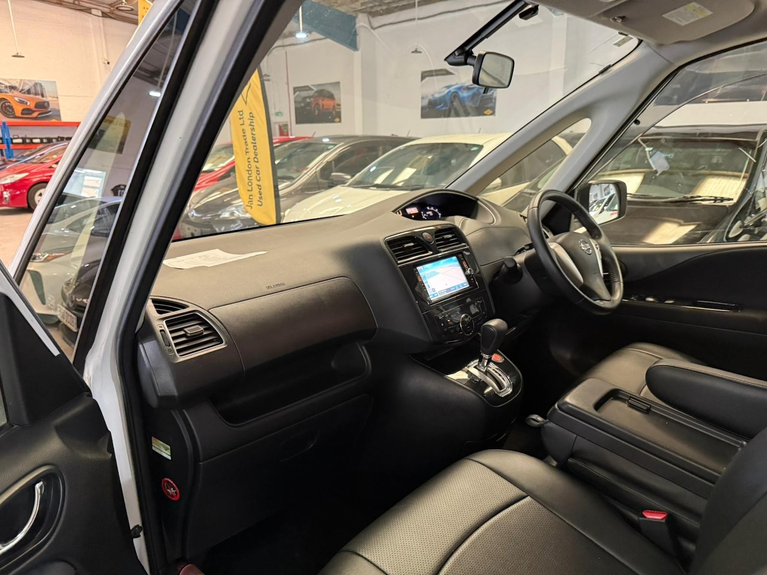 Used Nissan Serena for sale - 76724070: Photo 23