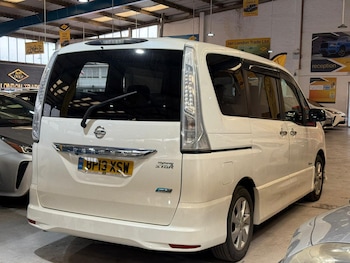 Used Nissan Serena 2013 for sale - 76724070: Photo