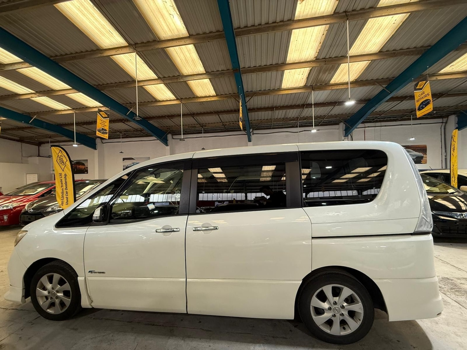 Used Nissan Serena for sale - 76724070: Photo 8