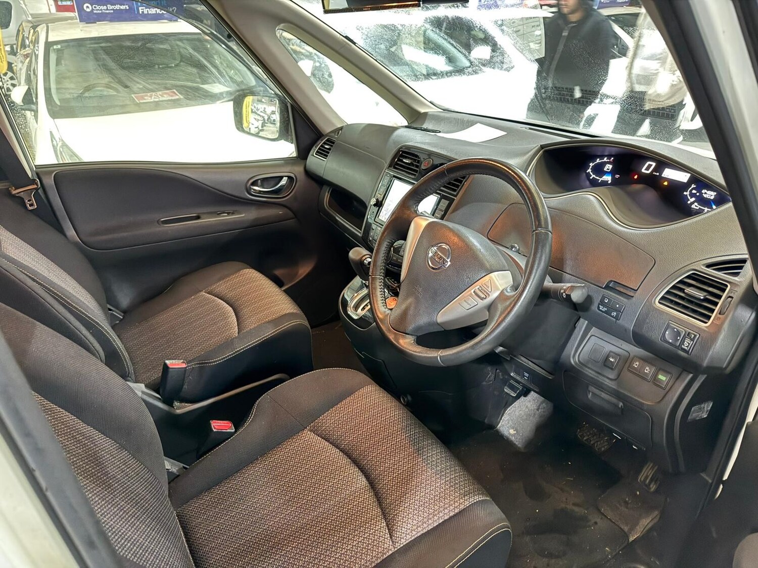 Used Nissan Serena for sale - 77563663: Photo 11