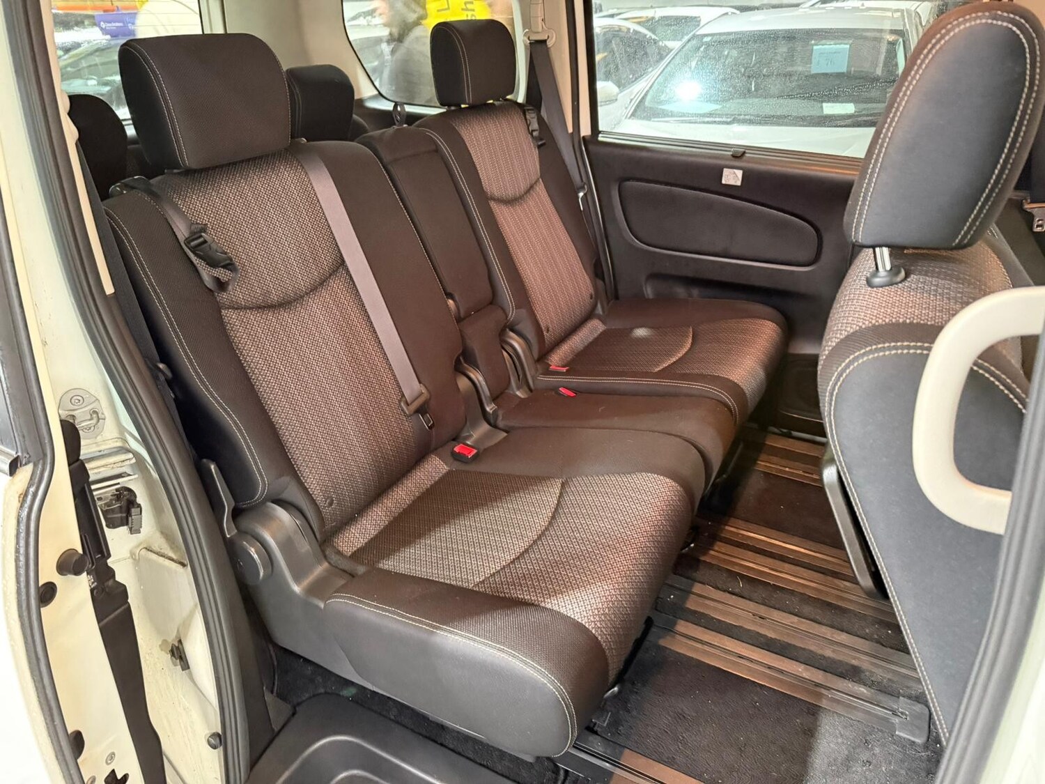 Used Nissan Serena for sale - 77563663: Photo 14