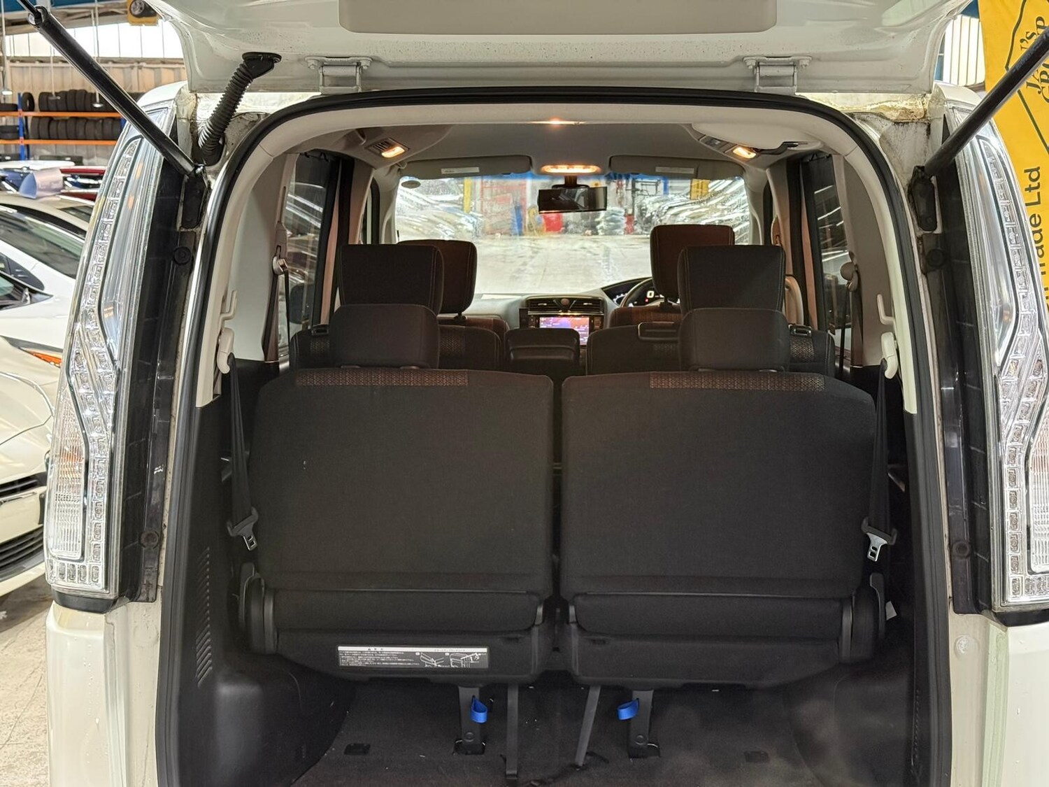 Used Nissan Serena for sale - 77563663: Photo 16